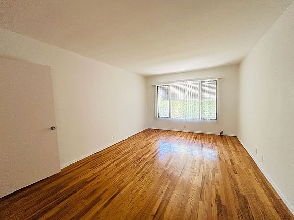 2nd image of 7611 Lexington Ave APT 7