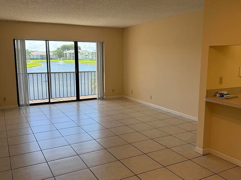 1110 Green Pine Blvd #C2 — Photo 2