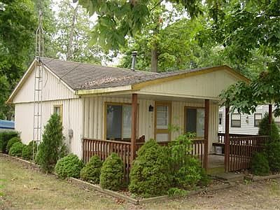 1st image of 2437 Oakwood Dr
