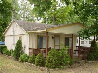 2437 Oakwood Dr, Hillsdale, MI 49242