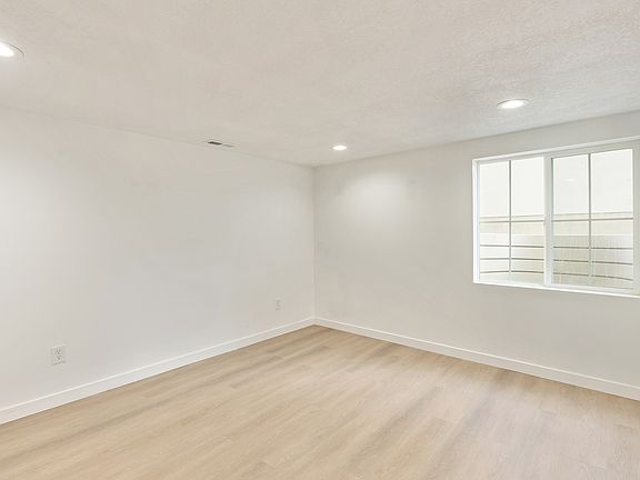 4th image of 13007 S Twisted Oak Dr #Basement
