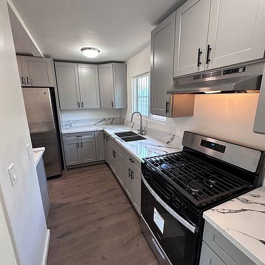 1st image of 541 W Loop Dr