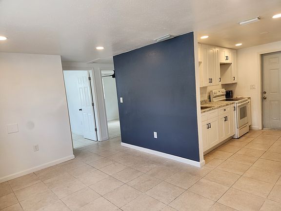 3rd image of 1105 S Prospect Ave APT B