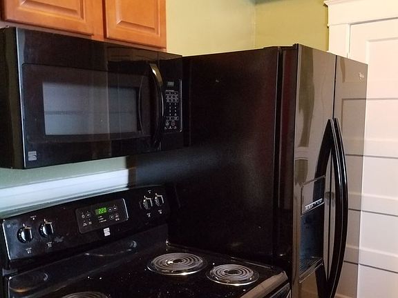 5th image of 2801 Montrose Ave APT C