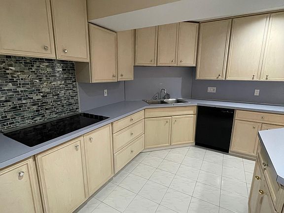 3rd image of 22 Carriage Way