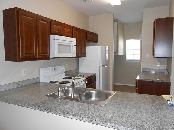 4th image of 3232 Donnelly Cir