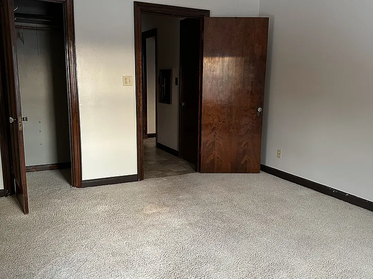 215 Gold St — Photo 7