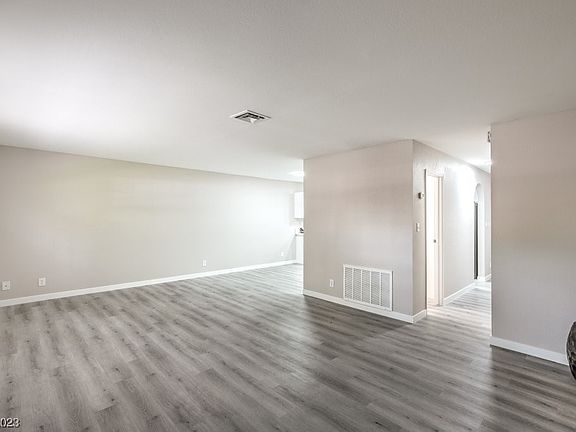 5th image of 235 Greenbriar Townhouse Way