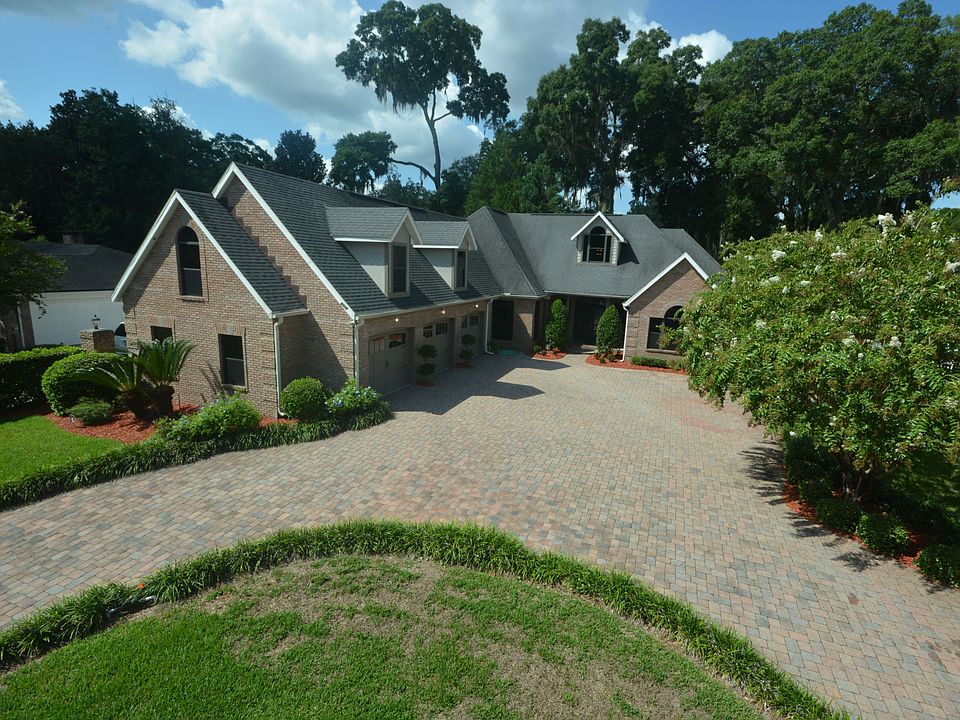 Front aerial of home