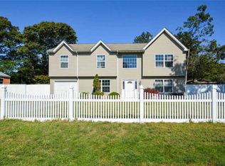 19 Harrison Dr, Shirley, NY 11967