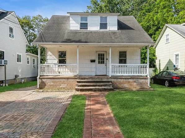 1156 E 3rd Ave, Bay Shore, NY 11706