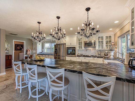 3rd image of 2112 McLaren Dr