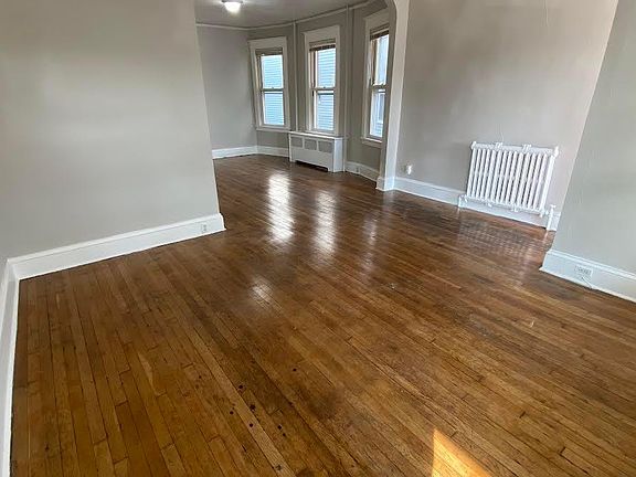 4th image of 544 Hudson Ave Floor 1