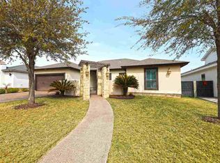 192 Lake Carnegie Ct, Laredo, TX 78041