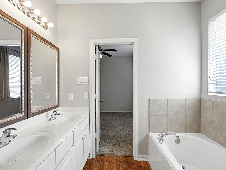 930 Sterling Creek Cir — Photo 34