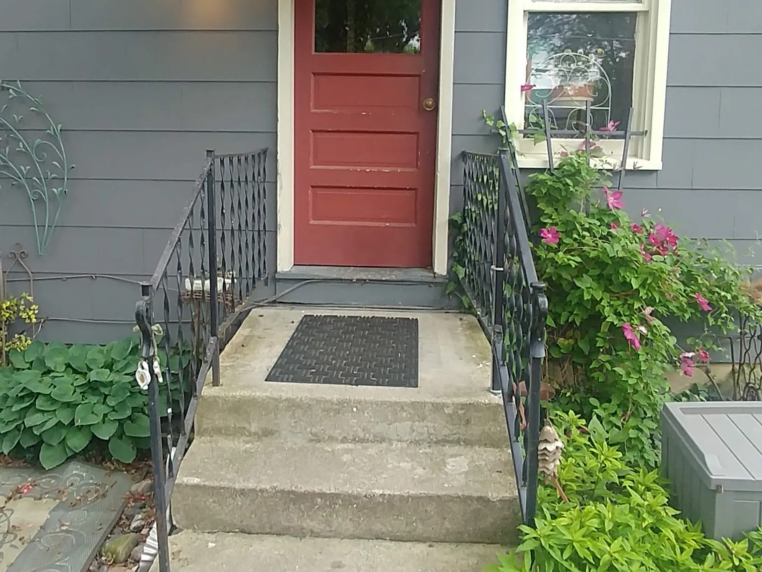 4621 Lawn Ave — Photo 2