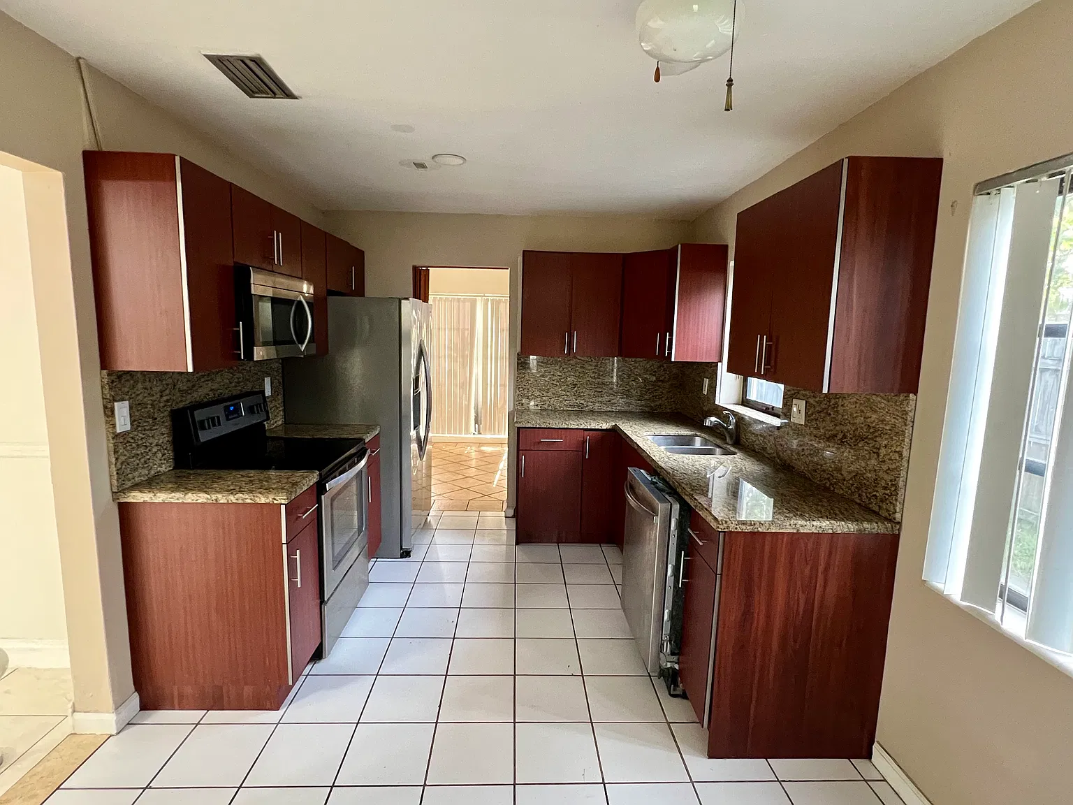 18321 SW 89th Ct — Photo 3