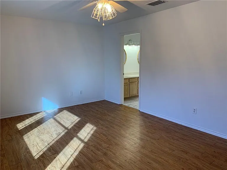 15334 Barataria Dr — Photo 8