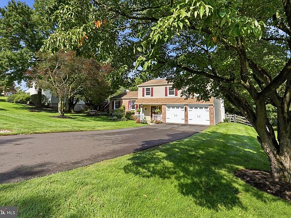 3rd image of 66 Hickory Ln