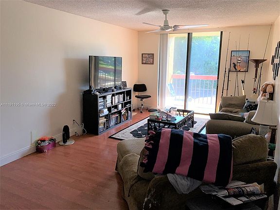 4th image of 737 SE 1st Way APT 206