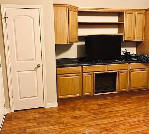5th image of 2704 Silver Oak Dr