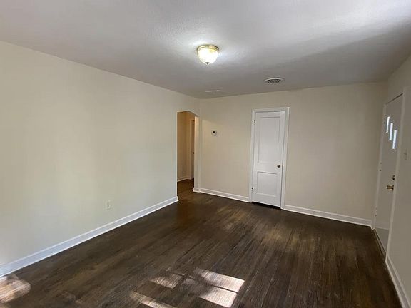 3rd image of 1320 N Sunrise Dr