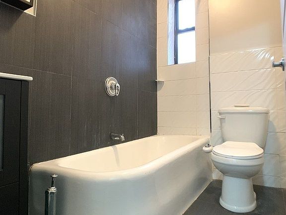 3rd image of 2100 Westbury Ct APT 4E