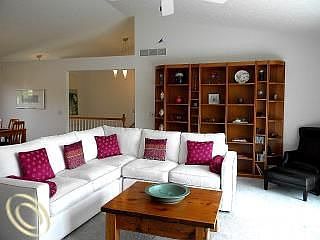 4th image of 1022 Peachwood Ct