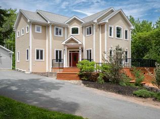 199 High Rd, Fall River, NS B2T1N3