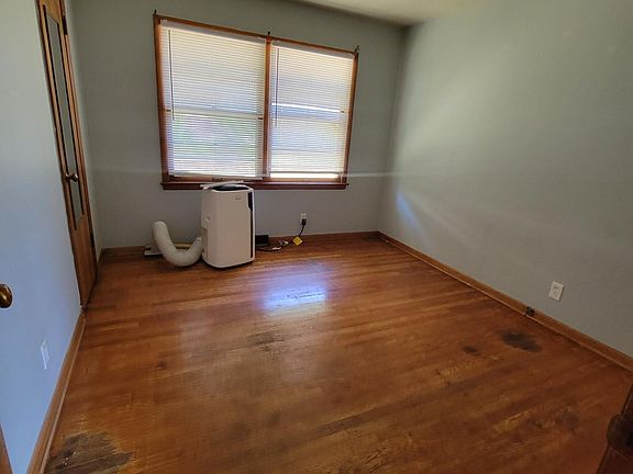 5th image of 2214 State Ave