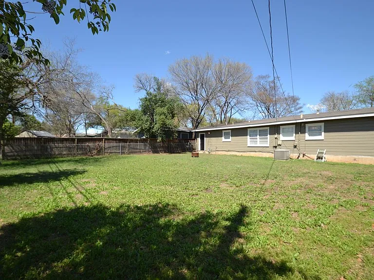 1211 Ridgemont Dr — Photo 25