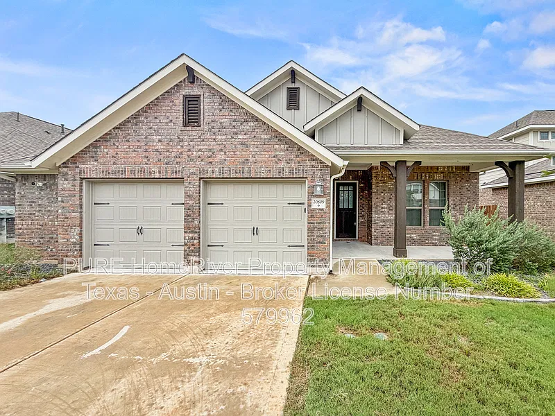 4 bed, 4.0 bath, 2666 sqft, $2,495 — Photo 1