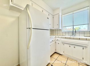 242 S Doheny Dr #301, Beverly Hills, CA 90211
