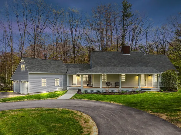 7 Paddock Way, Falmouth, ME 04105
