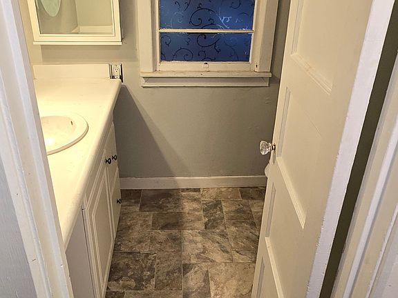 3rd image of 7606 1/2 SE Maple Ave