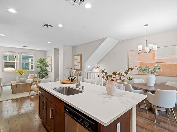 4th image of 891 Pepper Pl