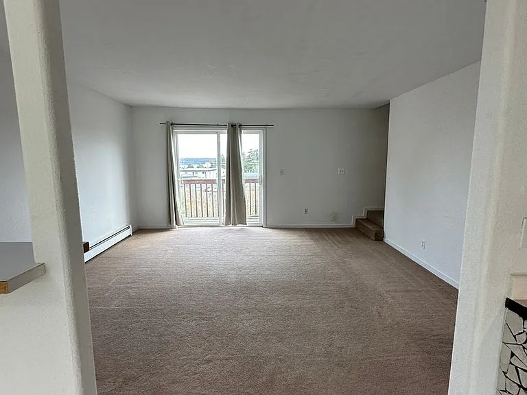 1223 Larch St — Photo 7
