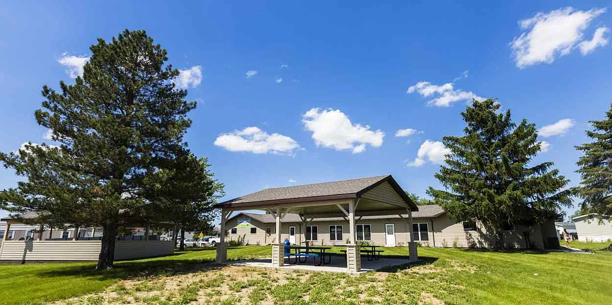 Mason Manor — Photo 3