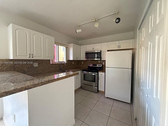 4th image of 935 NE 33rd Ter Unit 104