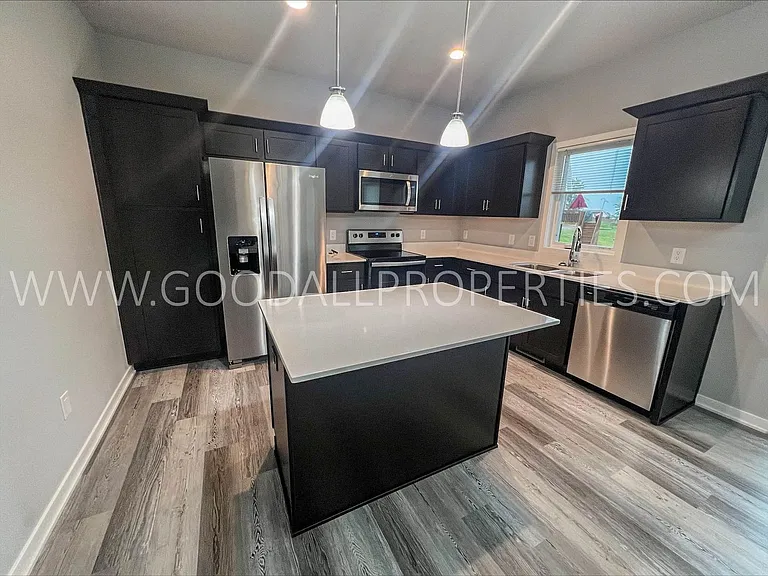 1730 Howard Dr — Photo 2