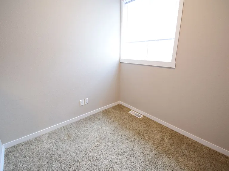 224 James Ave — Photo 31