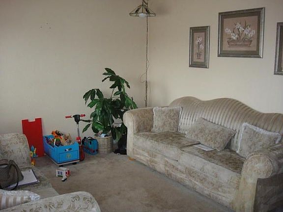 4th image of 1636 W Topeka Dr