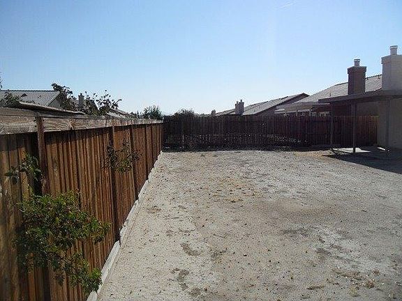 3rd image of 15918 Oak Ct