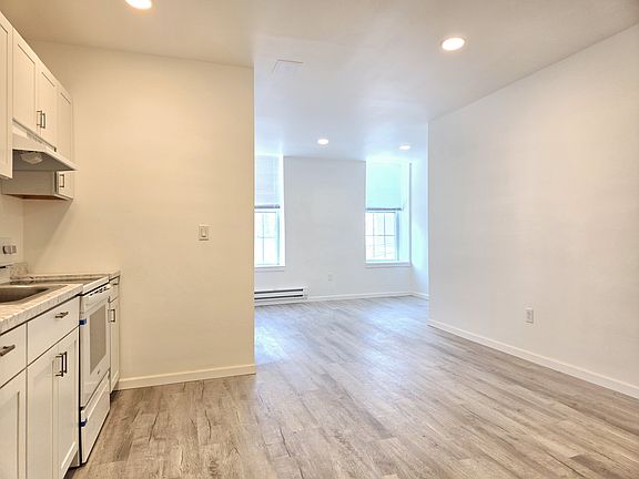 5th image of 602 Warren St #1
