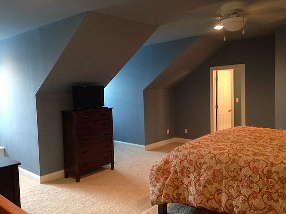 3rd image of 459 Wells Ln