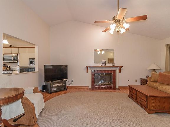 3rd image of 457 Oak Hollow Dr
