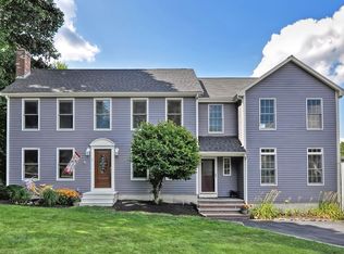 2 Squibnocket Rd, Franklin, MA 02038