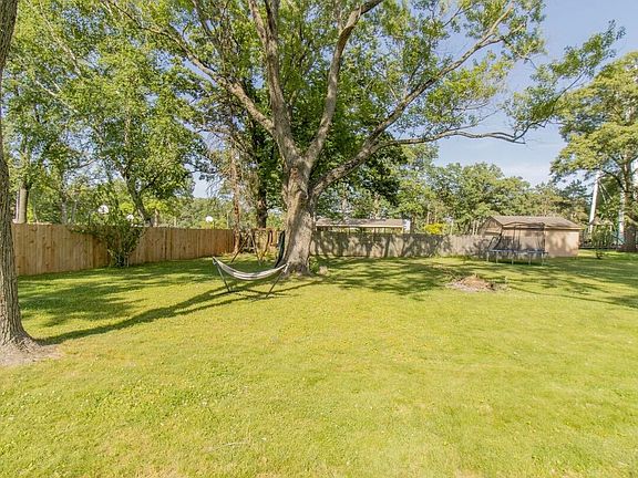 3rd image of 211 Woodland Dr