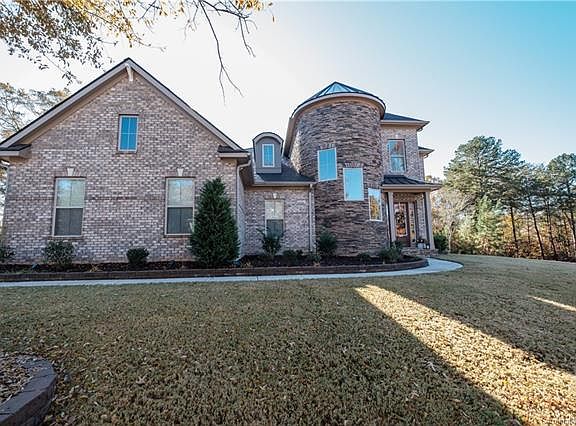 4th image of 16035 Alsace Dr
