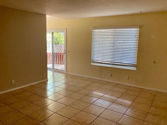 4th image of 622 Hillcrest Dr